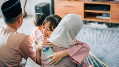 Jauh dari Orang Tua, Putri Temukan Kehangatan Idulfitri di Rumah Nenek