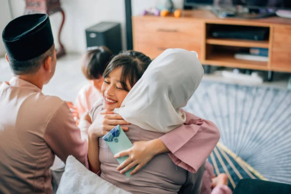 Jauh dari Orang Tua, Putri Temukan Kehangatan Idulfitri di Rumah Nenek
