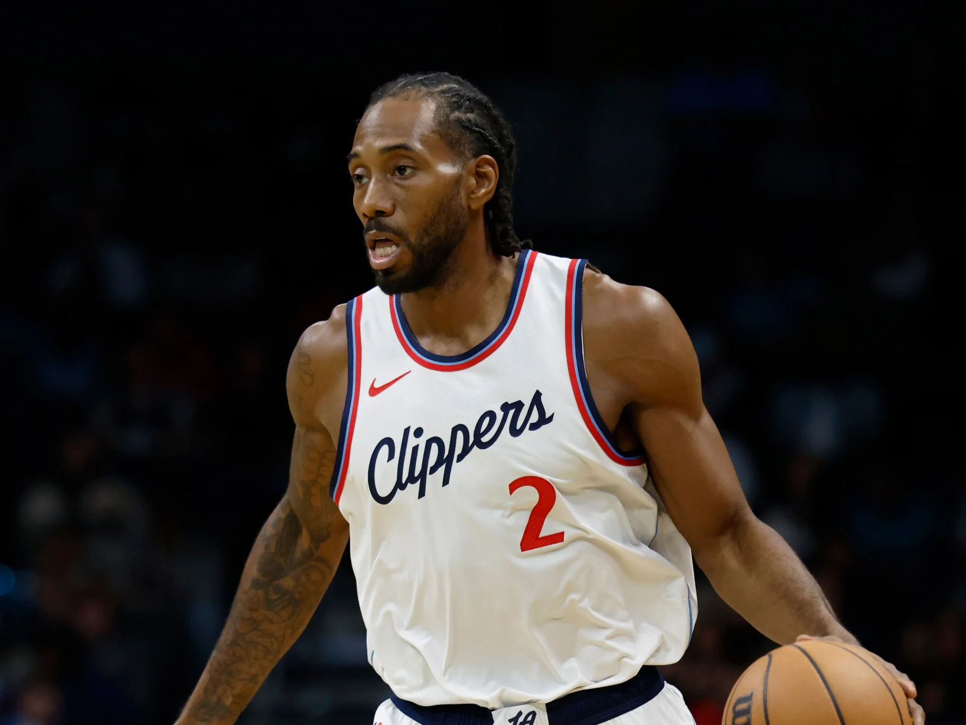 Kawhi Leonard Tersandung, Clippers Kalah dari Kings 118-109; Dampak pada Peringkat dan Lotere NBA