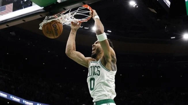 Kembalinya Jayson Tatum Bawa Celtics Meraih Kemenangan Telak atas Mavericks 120-100