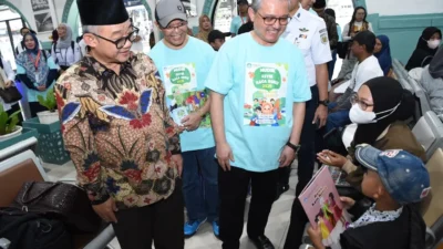 Kemendikdasmen Bagikan 24 Ribu Buku Gratis di Stasiun Pasar Senen