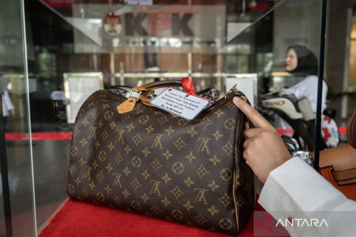 Kena OTT KPK, Intip 3 Koleksi Barang Branded Bupati Pekalongan Fadia Arafiq