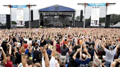 Kericuhan Konser Dongker di Bogor Trade Market: Penonton Tertimpa Kursi Lemparan dari Lantai Atas Mal