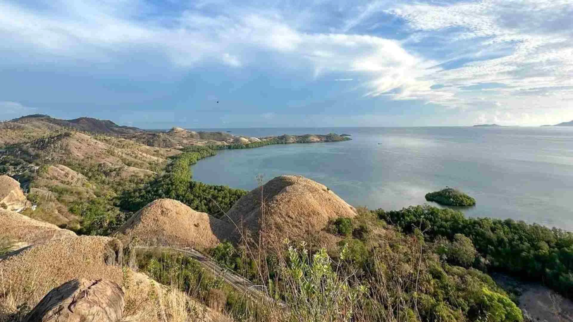 Ketika Labuan Bajo Melesat, Siapa yang Tertinggal?