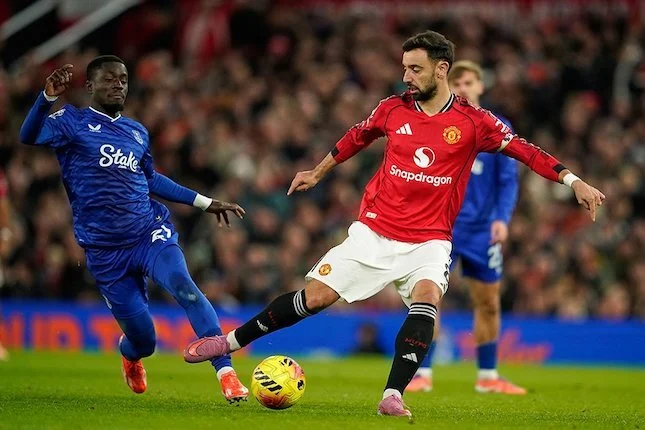 Kick! Dari Laga Premier League hingga Program Sosial: Apa Makna di Balik Awal yang Mengguncang?