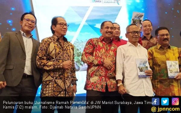 Komaridian Hidayat Apresiasi Buku "Ambang Sandyakala Jurnalisme" Karya Ketua SMSI DIY