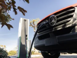 Korsel Denda Mercedes-Benz US$ 7,6 Juta atas Informasi Baterai EV Menyesatkan