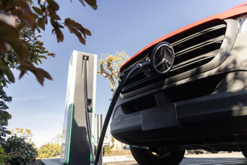 Korsel Denda Mercedes-Benz US$ 7,6 Juta atas Informasi Baterai EV Menyesatkan