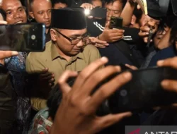 KPK Menahan Gus Alex Tersangka Kasus Dugaan Korupsi Kuota Haji
