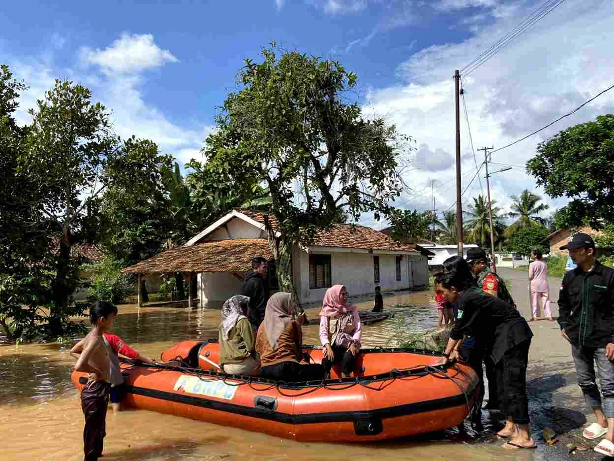 Lampung Selatan Gencar Bantu Korban Banjir, Percepat Pembangunan Sekolah, dan Tingkatkan Keamanan Menjelang Lebaran