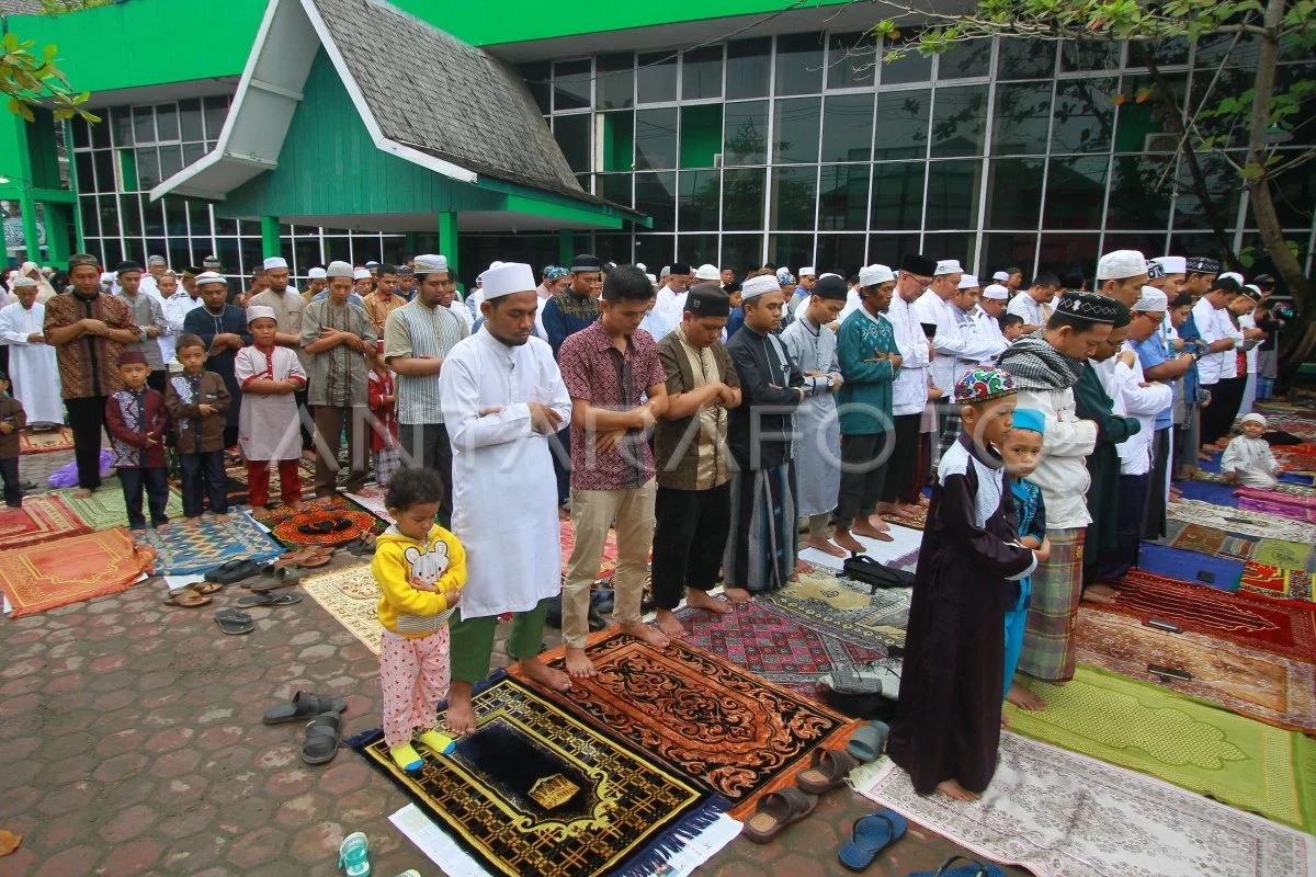 Lebaran Lebih Awal, Warga Cikulur Lebak Gelar Salat Idulfitri Berdasarkan Keyakinan Lokal