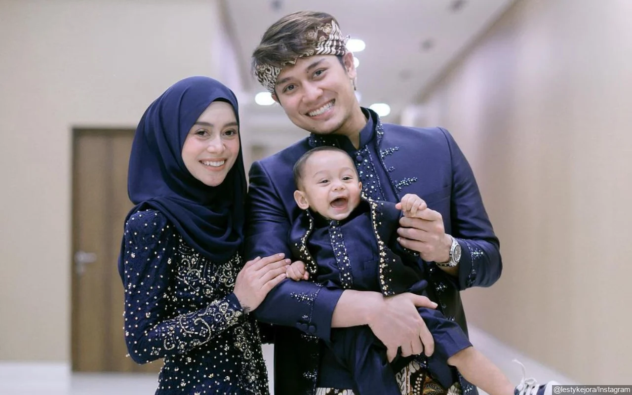 Lebaran Perdana Bertiga Sasha dan Gio, Momen Hangat Bersama Baby Zavi