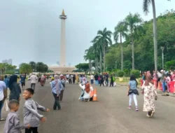 Libur Lebaran, Monas Dipadati Ribuan Wisatawan
