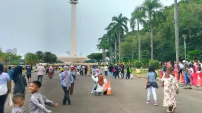 Libur Lebaran, Monas Dipadati Ribuan Wisatawan