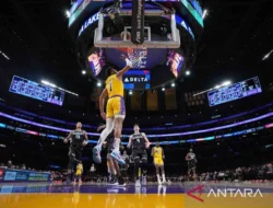 Luke Kennard Jadi Penentu, Tembakan 3 Detik Terakhir Bawa Lakers ke Kemenangan Ke-9 Beruntun