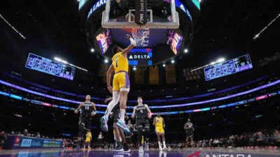 Luke Kennard Jadi Penentu, Tembakan 3 Detik Terakhir Bawa Lakers ke Kemenangan Ke-9 Beruntun
