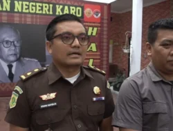 Mahasiswa Warnai Pelimpahan Berkas Tahanan Kasus Pembakaran Pos Ciceri ke Kejari Serang