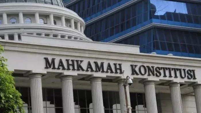 Mahkamah Konstitusi Perintahkan Revisi UU Hak Keuangan Pejabat Negara: Tantangan Dua Tahun untuk Undang-Undang Baru