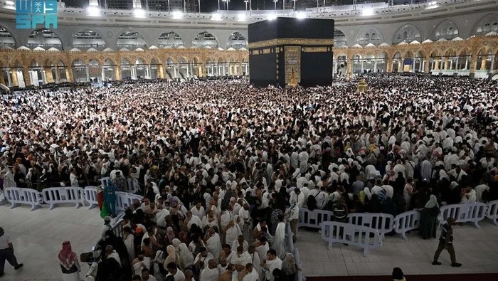 Malam Ke-29 Ramadan di Masjidil Haram: Ribuan Jemaah Luber, Tangis Haru Menggema