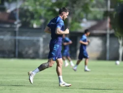 Marc Klok Buka Suara: Persib Harus Move On Usai Imbang 2-2 di Surabaya, Persik Kediri Jadi Target Berikutnya
