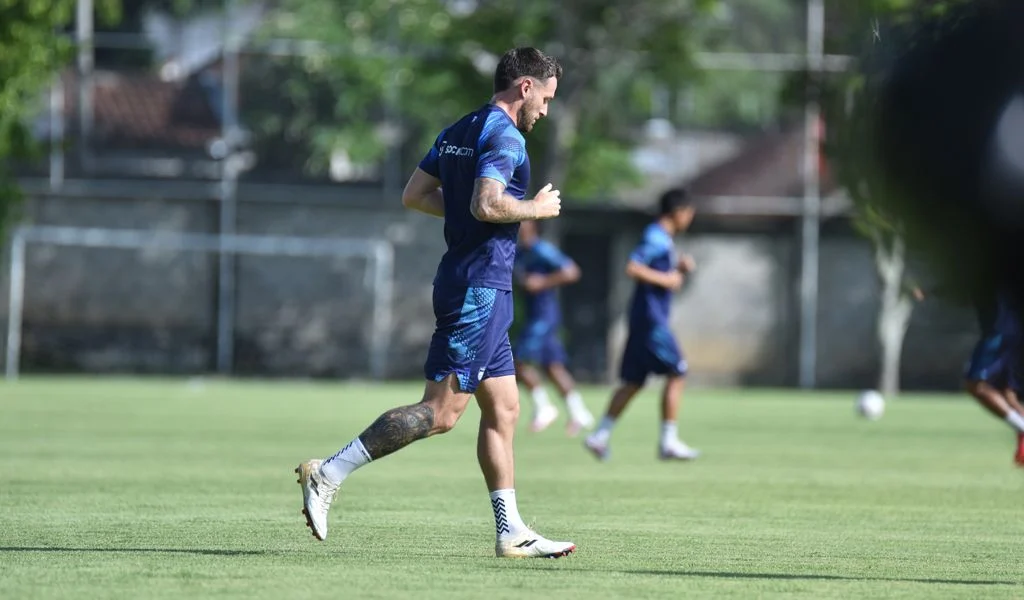 Marc Klok Buka Suara: Persib Harus Move On Usai Imbang 2-2 di Surabaya, Persik Kediri Jadi Target Berikutnya