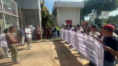 Massa SIRA dan PST Desak Kejati Sumsel Usut Tuntas Dugaan Korupsi Irigasi Air Lemutu Serta Dugaan Gratifikasi Rp1,6 Miliar