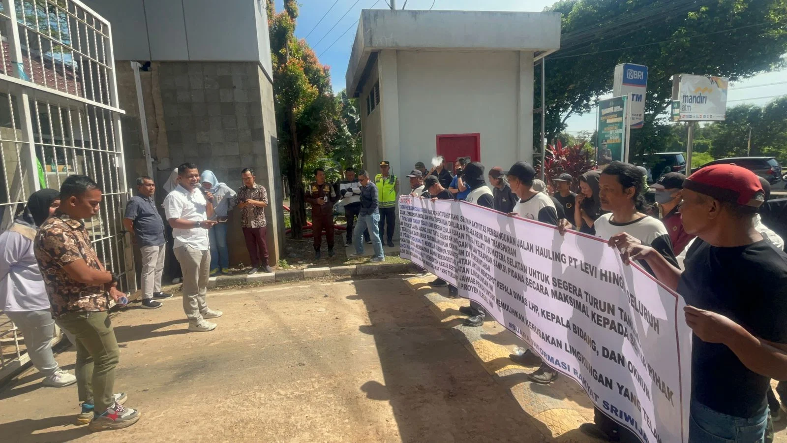 Massa SIRA dan PST Desak Kejati Sumsel Usut Tuntas Dugaan Korupsi Irigasi Air Lemutu Serta Dugaan Gratifikasi Rp1,6 Miliar