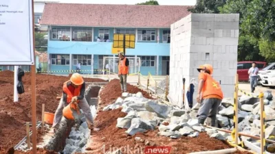 Mendikdasmen Tegaskan: Anggaran Pendidikan Tak Terganggu, Revitalisasi Sekolah & MBG Tetap Jalan!
