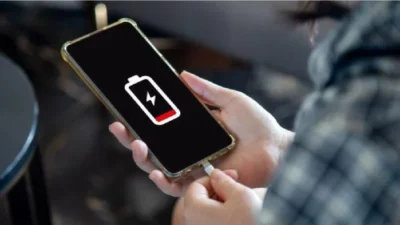 Mengapa Sering Isi Daya HP di Mobil Dapat Mempercepat Penurunan Baterai? Simak Penjelasannya!