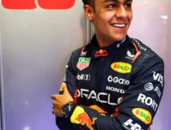 Milenial 18 Tahun Arvid Lindblad Menggebrak F1: Debut Gemilang, Tabrakan dengan Lewis Hamilton, dan Tanpa SIM!