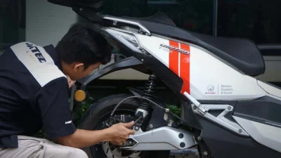 Motor Listrik Ditinggal Mudik? Simak Tips Agar Tetap Aman dan Baterai Awet
