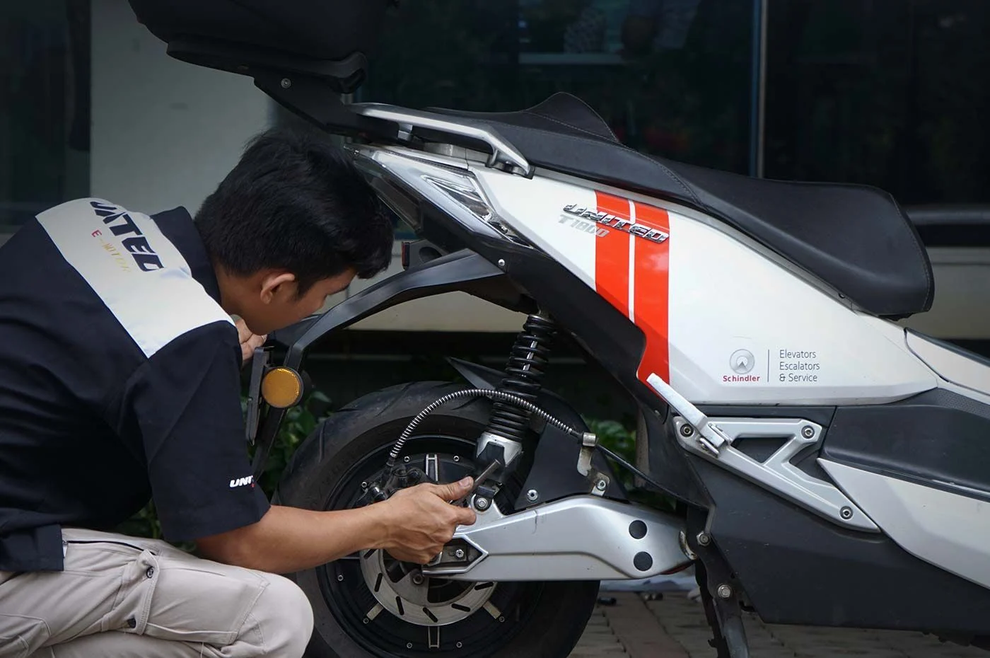 Motor Listrik Ditinggal Mudik? Simak Tips Agar Tetap Aman dan Baterai Awet