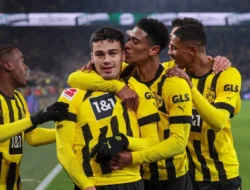 Moukoko Buktikan Bakat: Dortmund Hajar Augsburg 2-0 dengan Gol Muda Berusia 18 Tahun!