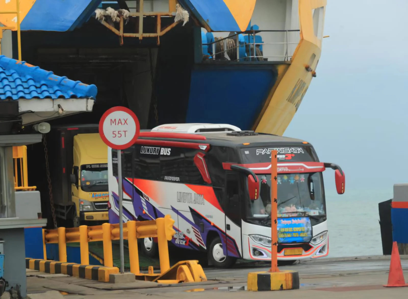 Mudik Lebaran 2026: ASDP Perkenalkan Bus Listrik di Pelabuhan Merak untuk Kenyamanan Penumpang
