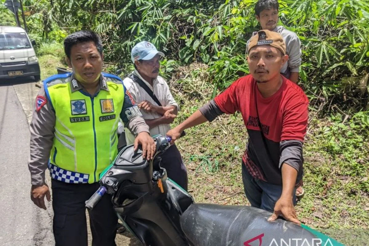 Niat Liburan Malah Jadi Petaka! Motor Wisatawan Asal Sukabumi Hilang Kendali di Jalur Ekstrem Sawarna Lebak, Korban Terluka