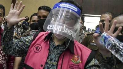 OJK Bentuk Sanksi Seumur Hidup pada Benny Tjokrosaputro: Larangan Total di Pasar Modal Indonesia