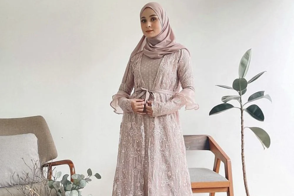 OOTD Kondangan to Daily: Gamis Brokat Busui yang Mewahnya Pas