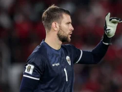 Paes Gagal Hindarkan Ajax dari Kekalahan di Markas Groningen