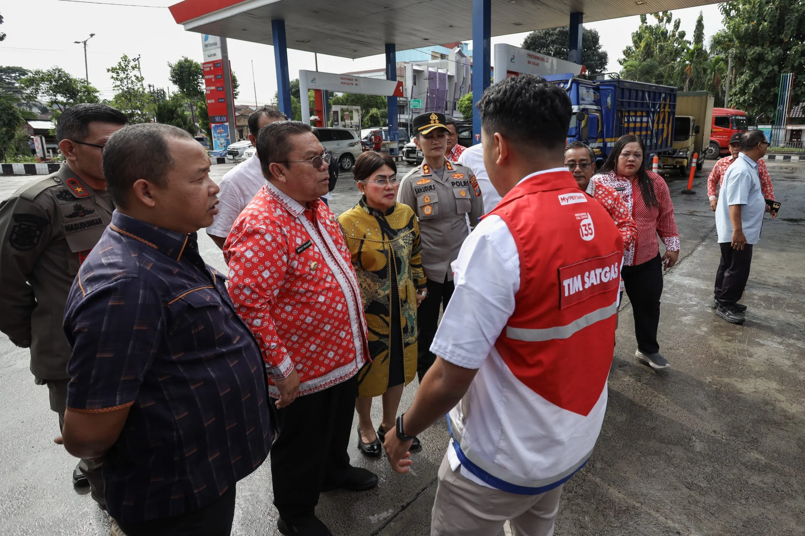 Panic Buying BBM di Kalbar Meledak! Tito Luncurkan Perintah Tegas untuk Redam Krisis