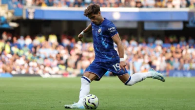 Pedro Neto Minta Maaf atas Insiden Mendorong Ball Boy Saat Kekalahan Chelsea 5-2 dari PSG