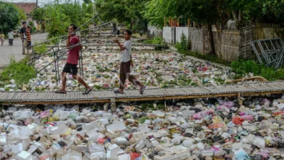 Pemkab Serang Bersihkan Sampah di Kali Tirtayasa, Warga Apresiasi Respons Cepat DLH