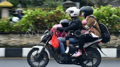 Penampakan Pemudik Bonceng Tiga di Jalur Puncak Bogor, Arus Malam Meningkat Tajam