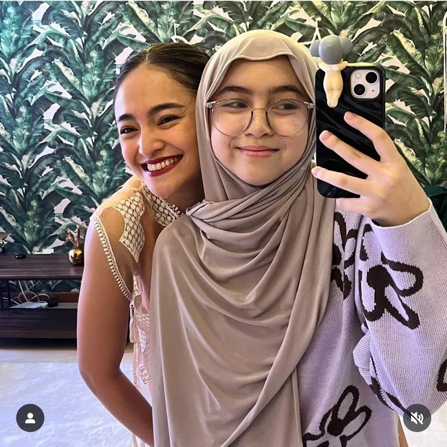 Penampilan Sienna Ameerah Kasyafani Tanpa Hijab Picu Perdebatan Publik