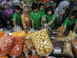 Permintaan Kue Kering Meroket di Pasar Tramo Maros Menjelang Idulfitri