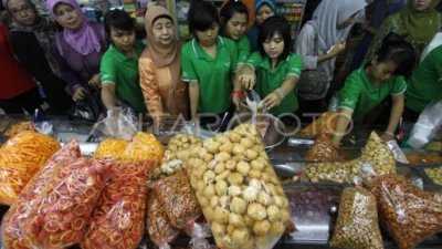Permintaan Kue Kering Meroket di Pasar Tramo Maros Menjelang Idulfitri