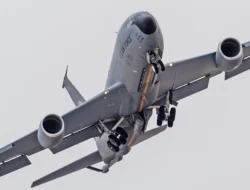 Pesawat Tanker KC-135 AS Jatuh di Irak: 6 Awak Tewas, Iran Klaim Tembak Rudal, AS Sanggah