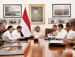 Presiden Prabowo Gencarkan Efisiensi Anggaran: Airlangga dan Purbaya Ditemani Rapat Rahasia di Istana