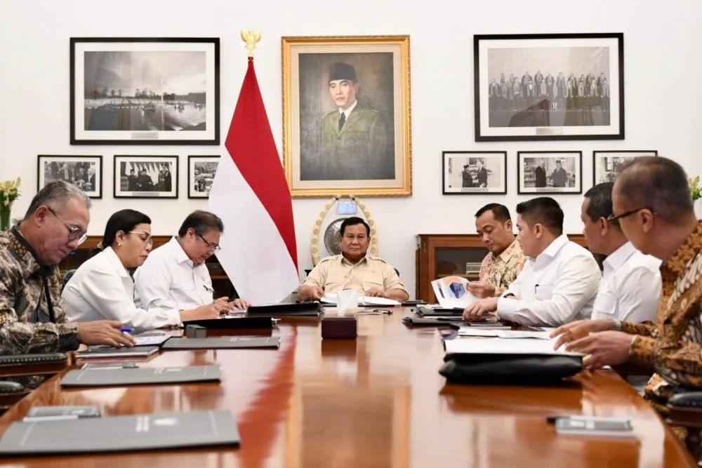 Presiden Prabowo Gencarkan Efisiensi Anggaran: Airlangga dan Purbaya Ditemani Rapat Rahasia di Istana
