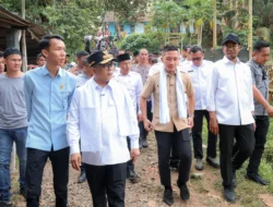 Program ‘Bang Andra’ Sulap Jalan Rusak di Lebak Jadi Mulus