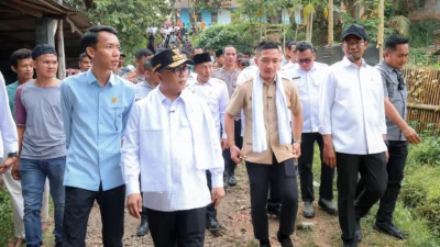 Program ‘Bang Andra’ Sulap Jalan Rusak di Lebak Jadi Mulus